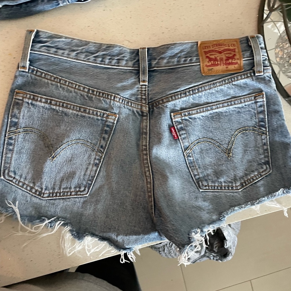 Levis 501 denim shorts. Size 27